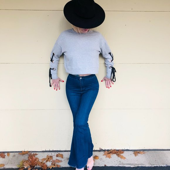 NWT Cupio Lace up sleeve crop sweatshirt XS - Picture 1 of 11